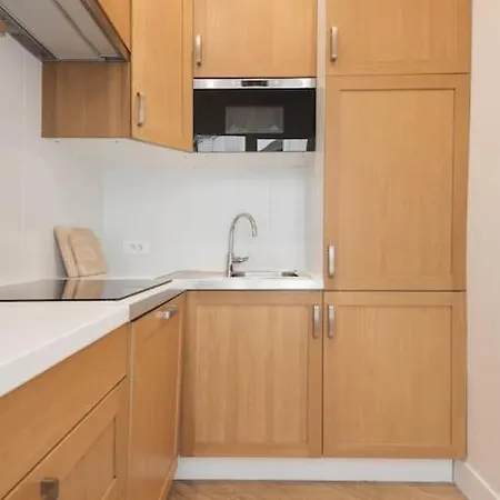 Charming And Calm Nest In Vibrant Canal Area