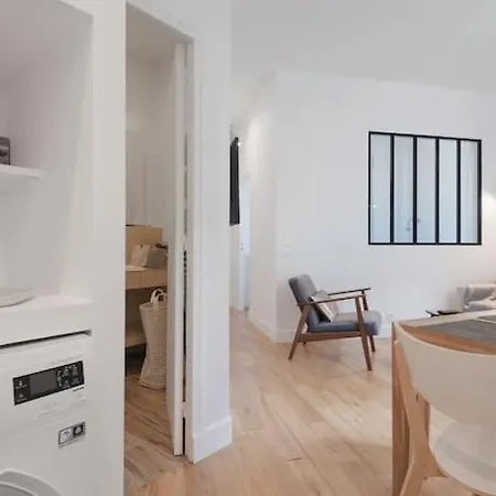 Charming And Calm Nest In Vibrant Canal Area