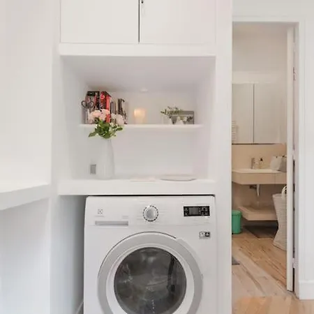 Charming And Calm Nest In Vibrant Canal Area Paris