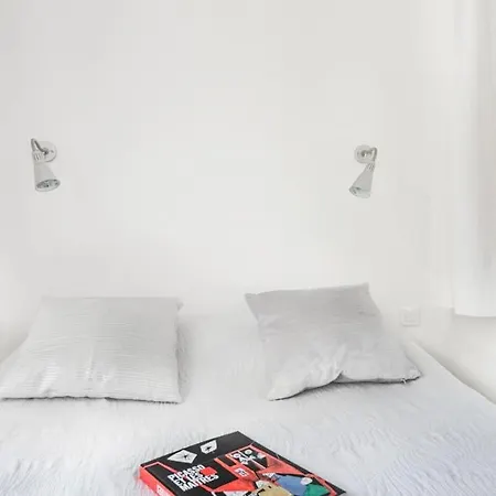 Charming And Calm Nest In Vibrant Canal Area Paris