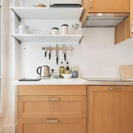 Charming And Calm Nest In Vibrant Canal Area